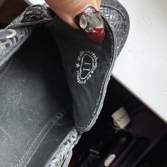 John Fluevog size 11 Black Tassel Loafers - Picture 5 of 5